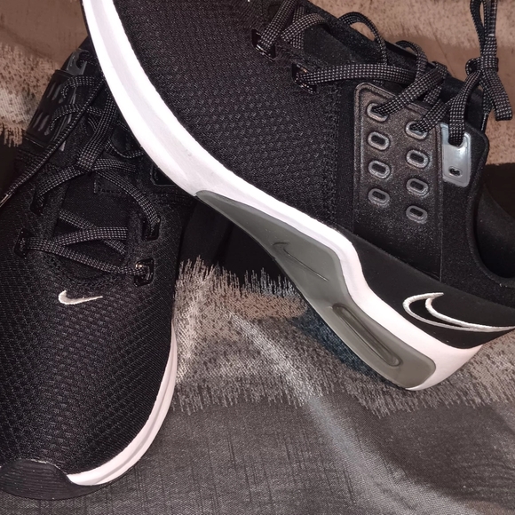 Nike AirMax for Women - Picture 5 of 8